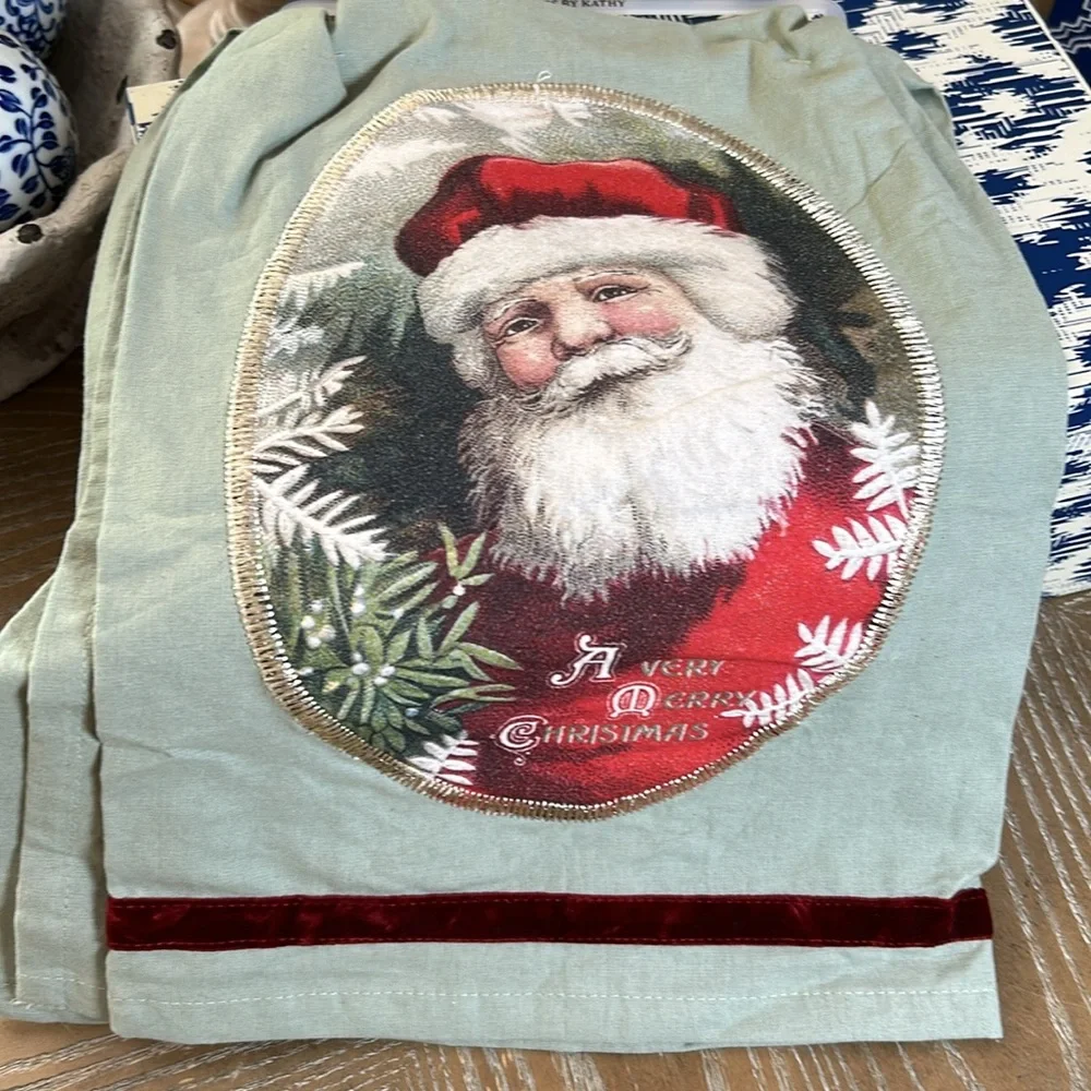 NEW! Vintage Inspired Classic Santa Claus Christmas Holiday Hand Towel